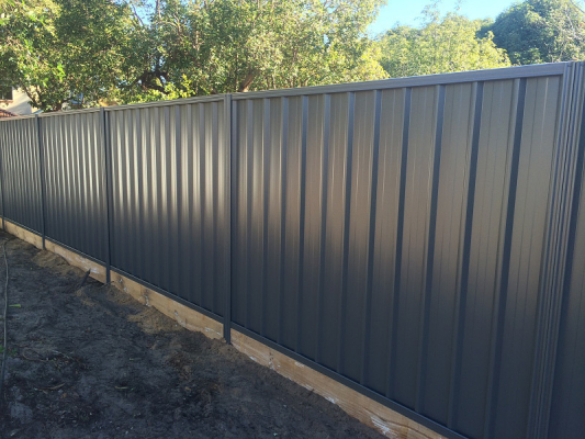 Colorbond vs Timber: Which Fencing Is Better For Wanneroo Properties?