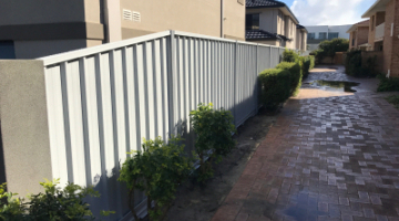 How To Select The Most Complementary Colour For Your Fencing?